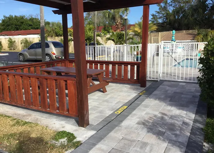 Super 8 By Wyndham Sarasota Near Siesta Key