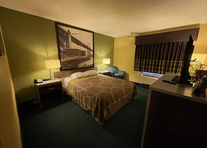 Super 8 By Wyndham Van Buren/Ft. Smith Area