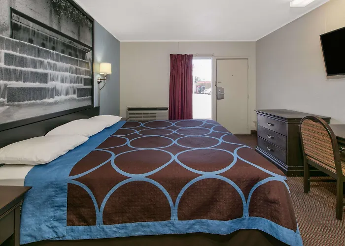 Super 8 By Wyndham Lubbock Civic Center North