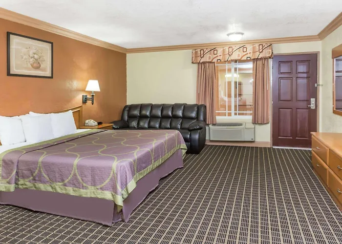 Super 8 By Wyndham Azusa