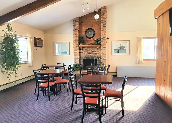 Amerivu Inn & Suites-Avon