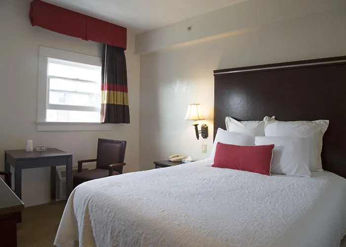 Harborview Inn & Suites-Convention Center-Airport-Gaslamp-Seaworld-Zoo-Balboa Park