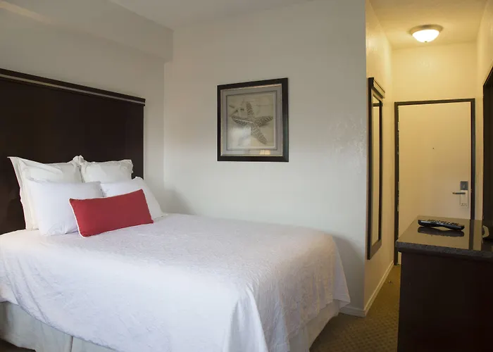 Harborview Inn & Suites-Convention Center-Airport-Gaslamp-Seaworld-Zoo-Balboa Park