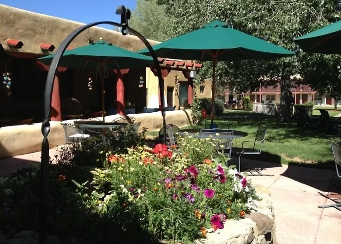 El Pueblo Lodge