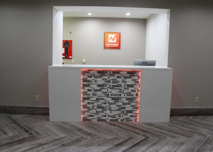 Westbridge Inn & Suites