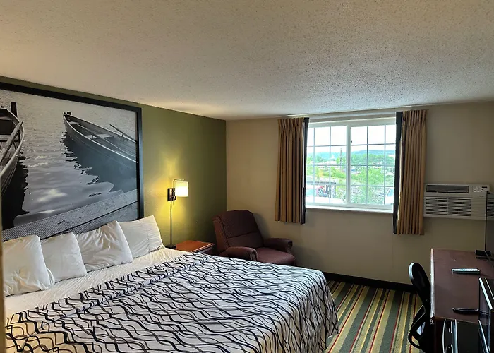 Super 8 By Wyndham Winona Mn