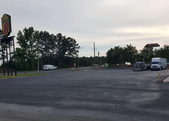 Super 8 By Wyndham Locust Grove