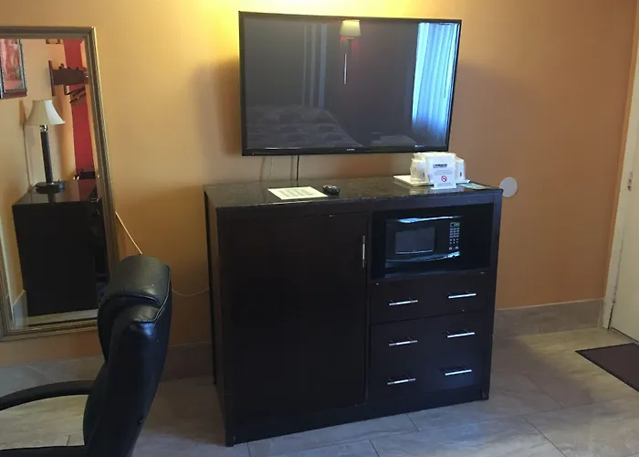 Travelodge By Wyndham Bay Shore Long Island