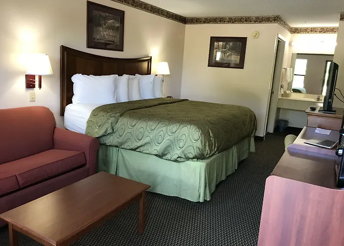 Clairmont Inn & Suites - Warren
