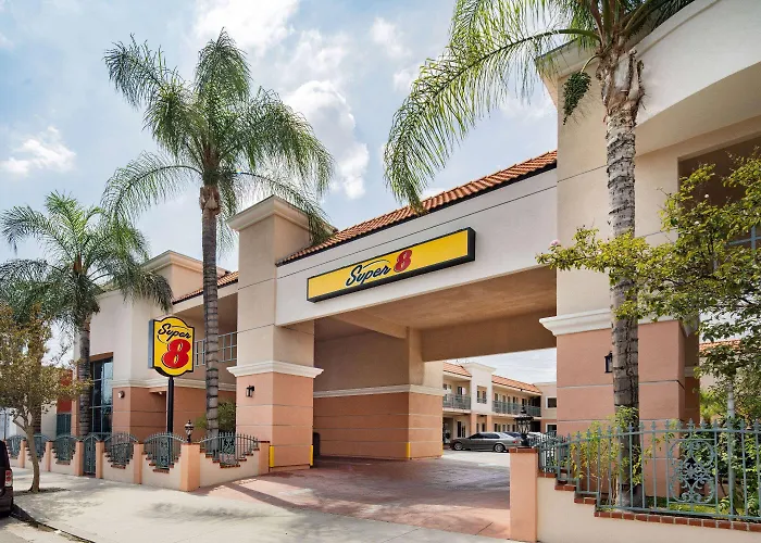 Super 8 By Wyndham North Hollywood