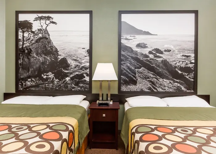 Super 8 By Wyndham Monterey