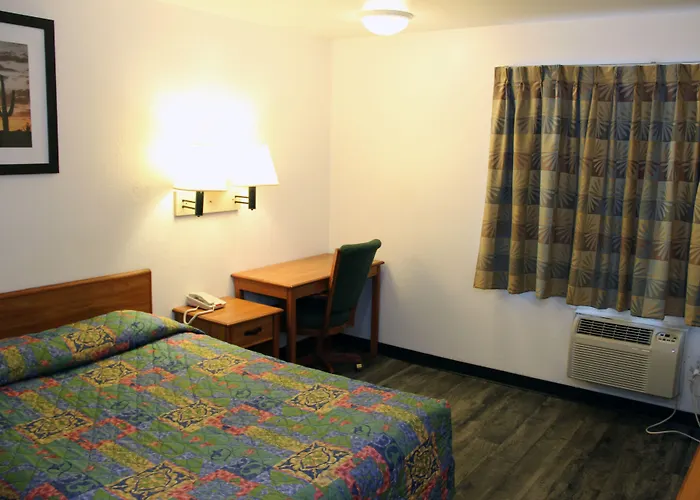 Knights Inn Grand Rapids East Airport