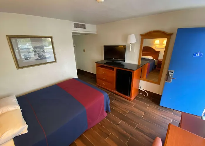 Travelodge By Wyndham Grand Rapids North