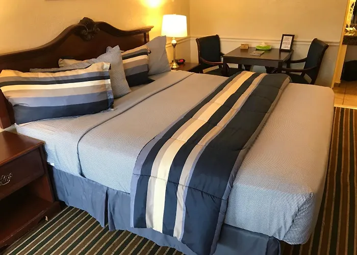 Monterey Pines Inn