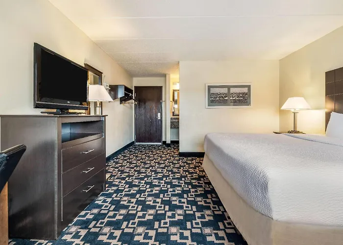 Baymont By Wyndham Bloomington Msp Airport