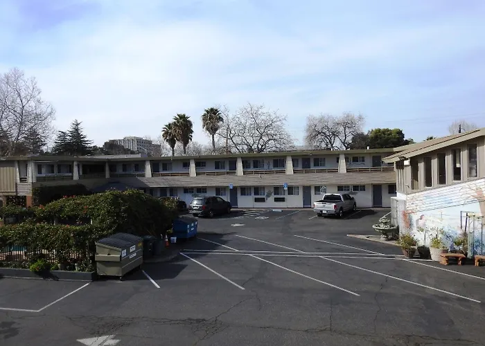 Stanford Motor Inn