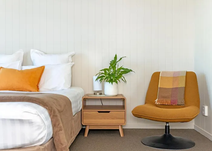 Whispering Sands Beachfront Motel