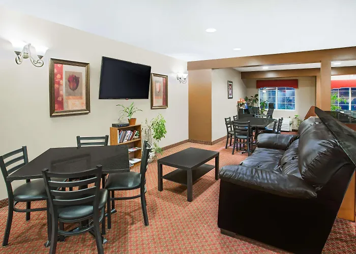 Microtel Inn & Suites By Wyndham Holland