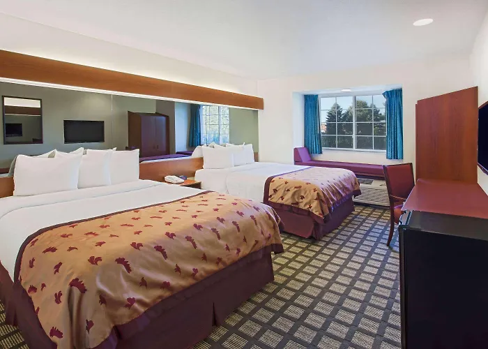 Microtel Inn & Suites By Wyndham Holland