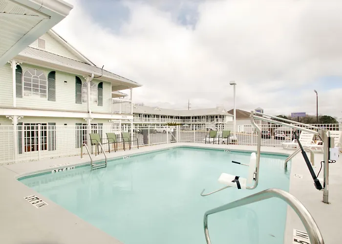 Key West Inn - Millbrook