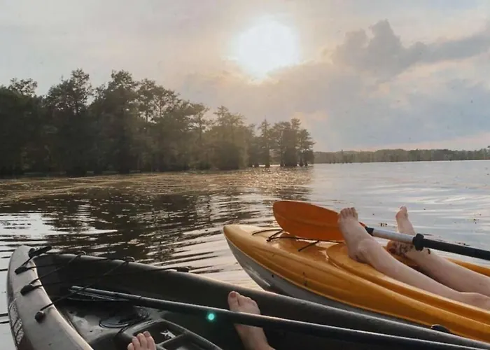 Pelican'S Nest, Caddo Lake Cabins, With Kayaks