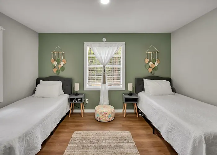 4 Beds, Near Unc, Packnplay, Walk To Golf, Kids Essentials