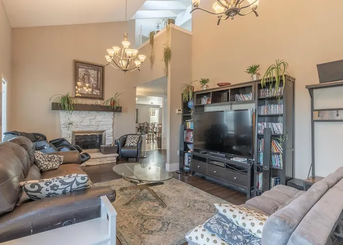 Nhp Yk B&B - Large Deck- Hot Tub - Massage Chair And Seasonal Swimming Pool- Free Parking - Pet Friendly