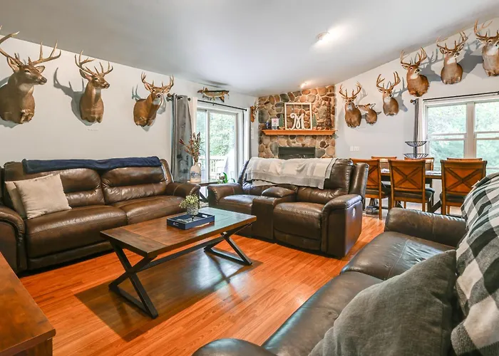 Cozy Northwoods Cabin: Hot Tub, Fire Pit & Trails