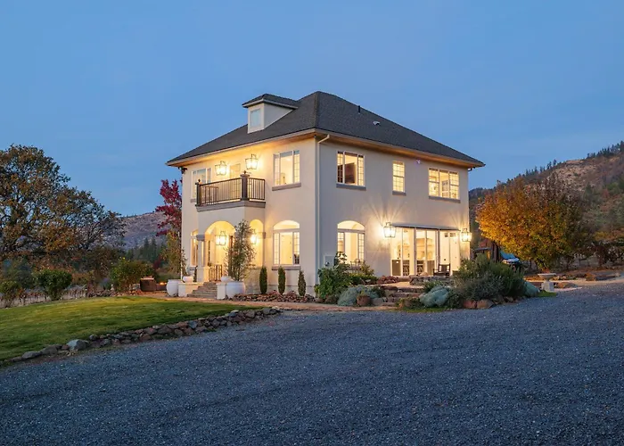Starry Oak Vineyard Retreat W Hot Tub