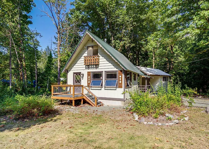 Walk To Skykomish River: Wooded Escape W/ Fire Pit