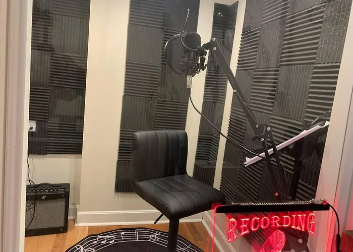 Temple View Inn With Music Studio