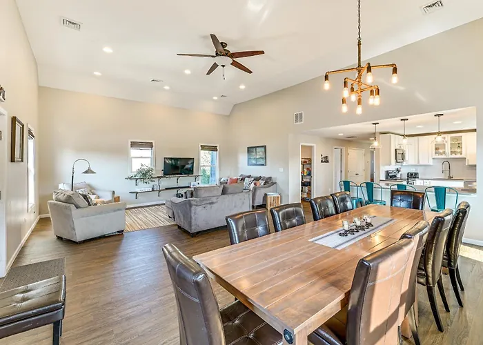 Lake Max Family Penthouse: Walk To Academy