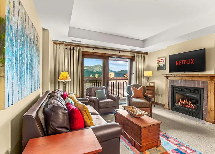 Beautiful 1 Bedroom With Full Mountain Views
