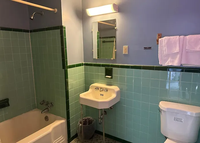 Shady Grove Motel