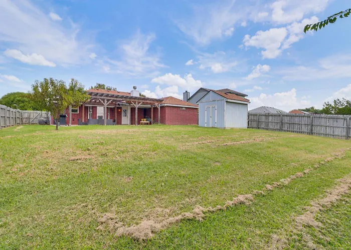 Fenced-In Yard: Family Home 4 Mi To Dtwn Killeen!