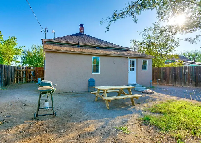 Walkable Location, Fenced Yard: Wickenburg Home!