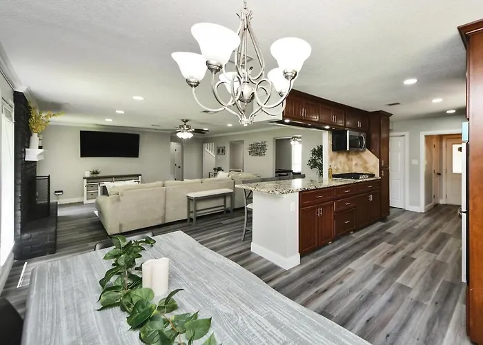 Lake Conroe & Golf Nearby In Quiet Conroe Neighborhood