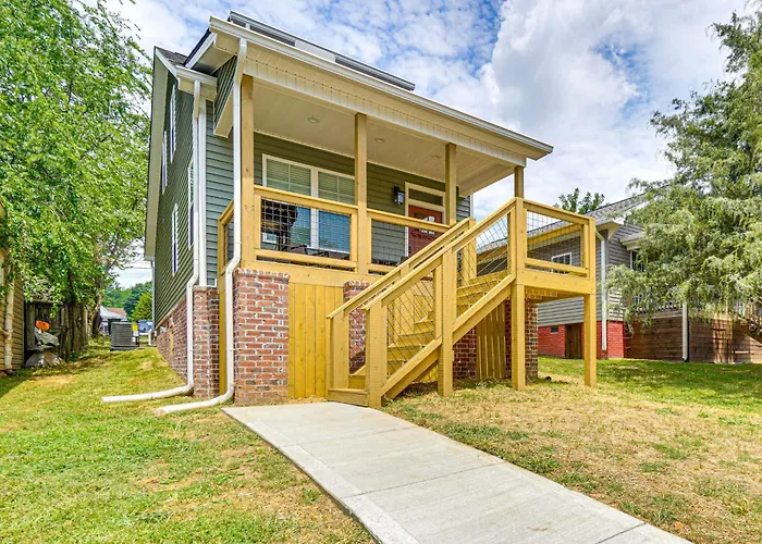 2 Mi To Ut: Modern Retreat W/ Covered Porch
