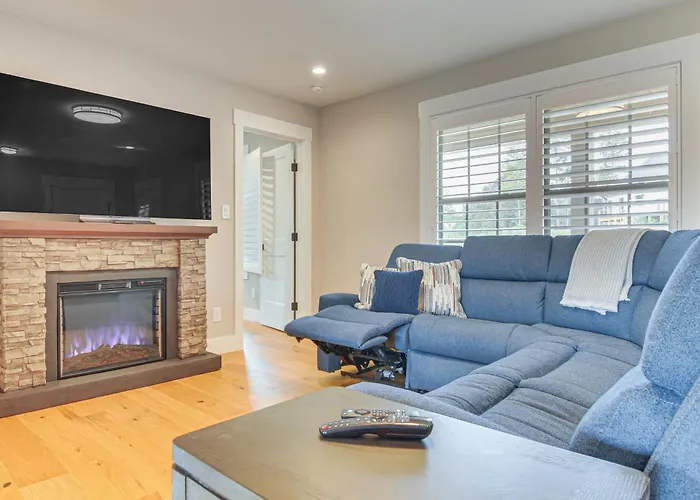 5 Mi To Dtwn, Stunning Views: Weaverville Retreat!