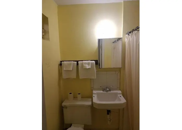 Motel 19 By Townhouse Baytown I-10