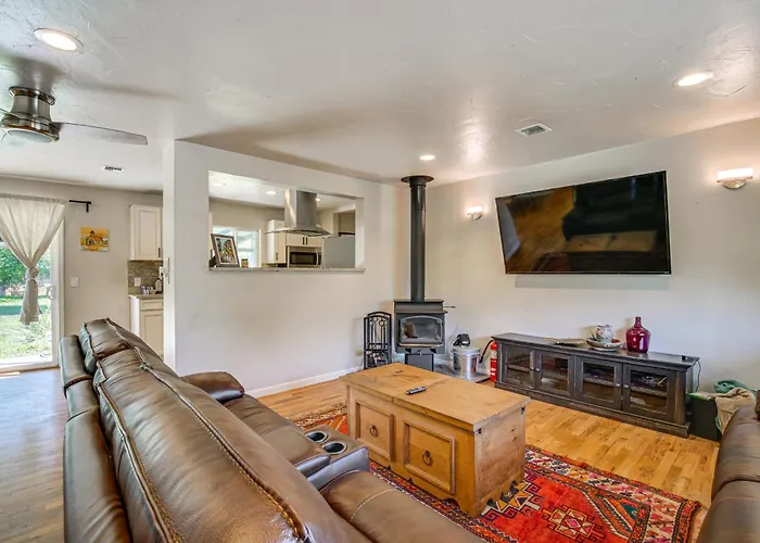 Walk To Rogue X: Medford Family Home W/ Large Yard