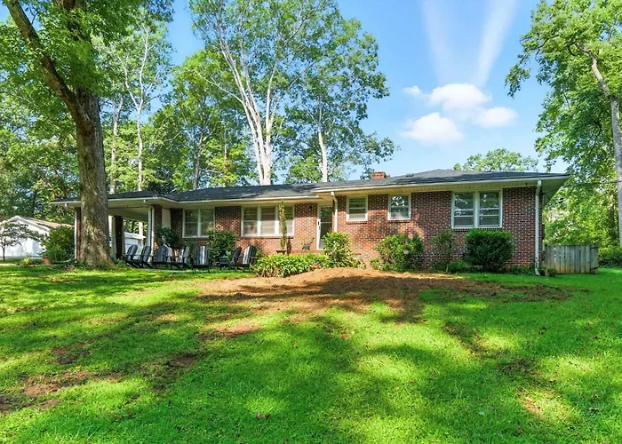 Tranquil 2 Acres W/Brook Downtown Travelers Rest