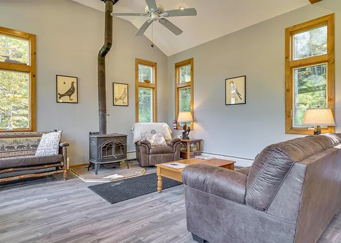 Riverfront Home W/ Hot Tub Near Killington Resort