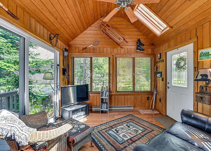 6 Mi To Ski Slopes: 'Oak View' Lakefront Home!