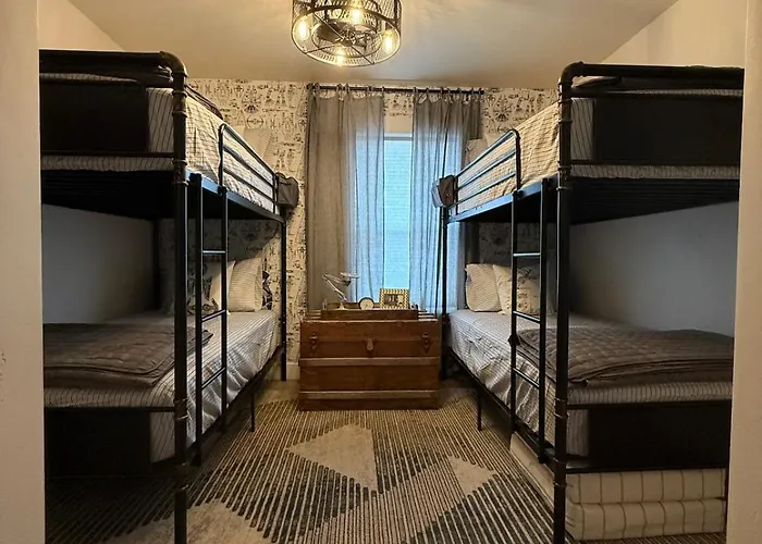 Townhouse In Prime Location!