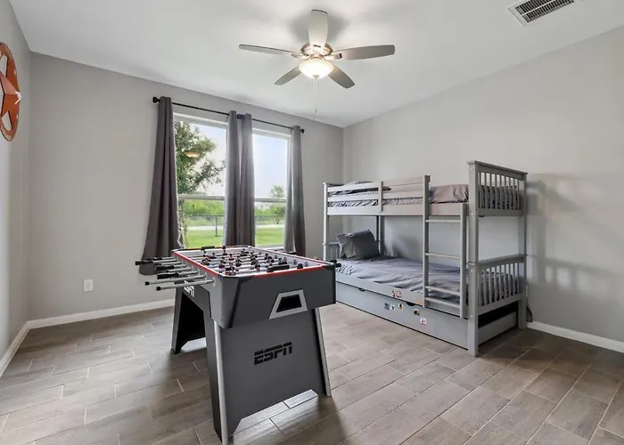 Modern Escape In Cedar Creek