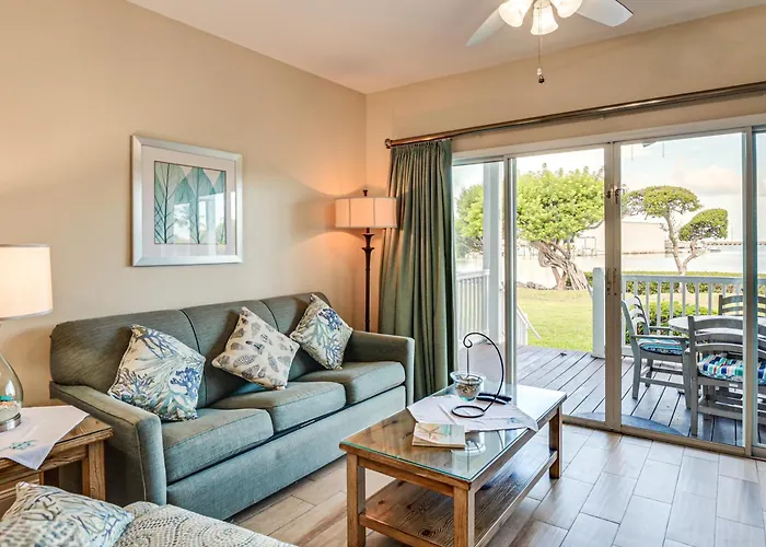 Oceanfront Duck Key Villa: 2 Marinas Steps Away!