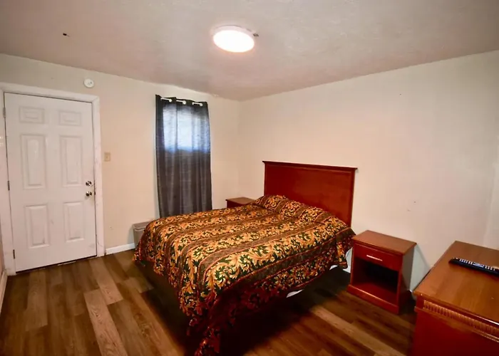 Motel 19 By Townhouse Baytown I-10
