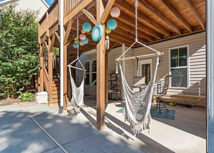 Poolside Boho Chic Studio - Dog Friendly!