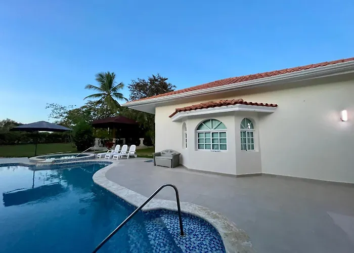 Villa In Metro Country Club, Juan Dolio